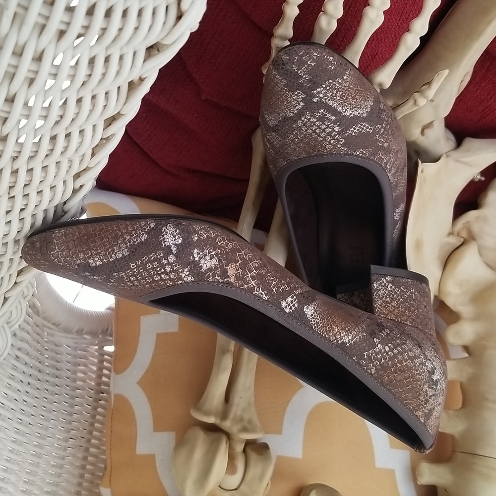 Women's shoes